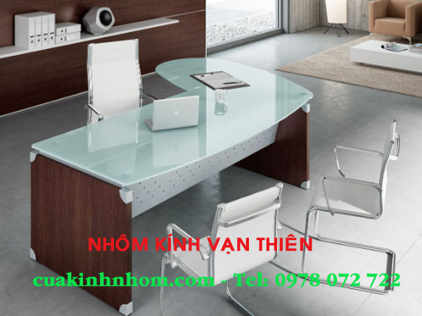 Top 7 địa chỉ cắt kính mặt bàn Tphcm giá rẻ uy tín, có tiếng nhất 2026 2 cat-kinh-mat-ban-tphcm