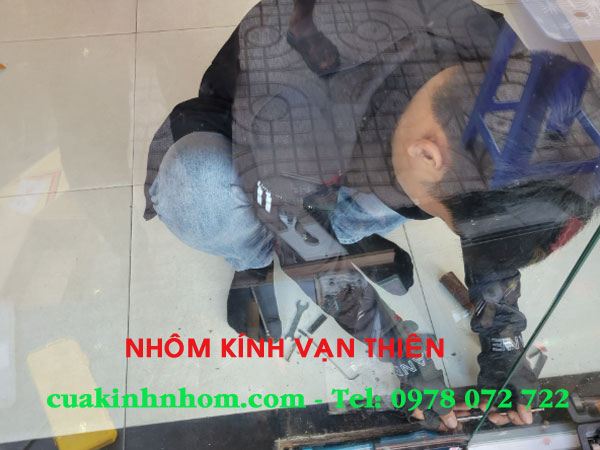 Cập nhật bảng giá sửa cửa kính Tphcm chi tiết mới nhất: Tiết kiệm đến 25% chi phí tại Vạn Thiên 2 gia-sua-cua-kinh-tphcm