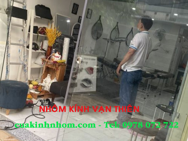 24h Phục vụ: Thợ sửa cửa kính cường lực Tphcm tại nhà chuyên nghiệp, có mặt sau 15 phút. 3 sua-cua-kinh-cuong-luc-tphcm